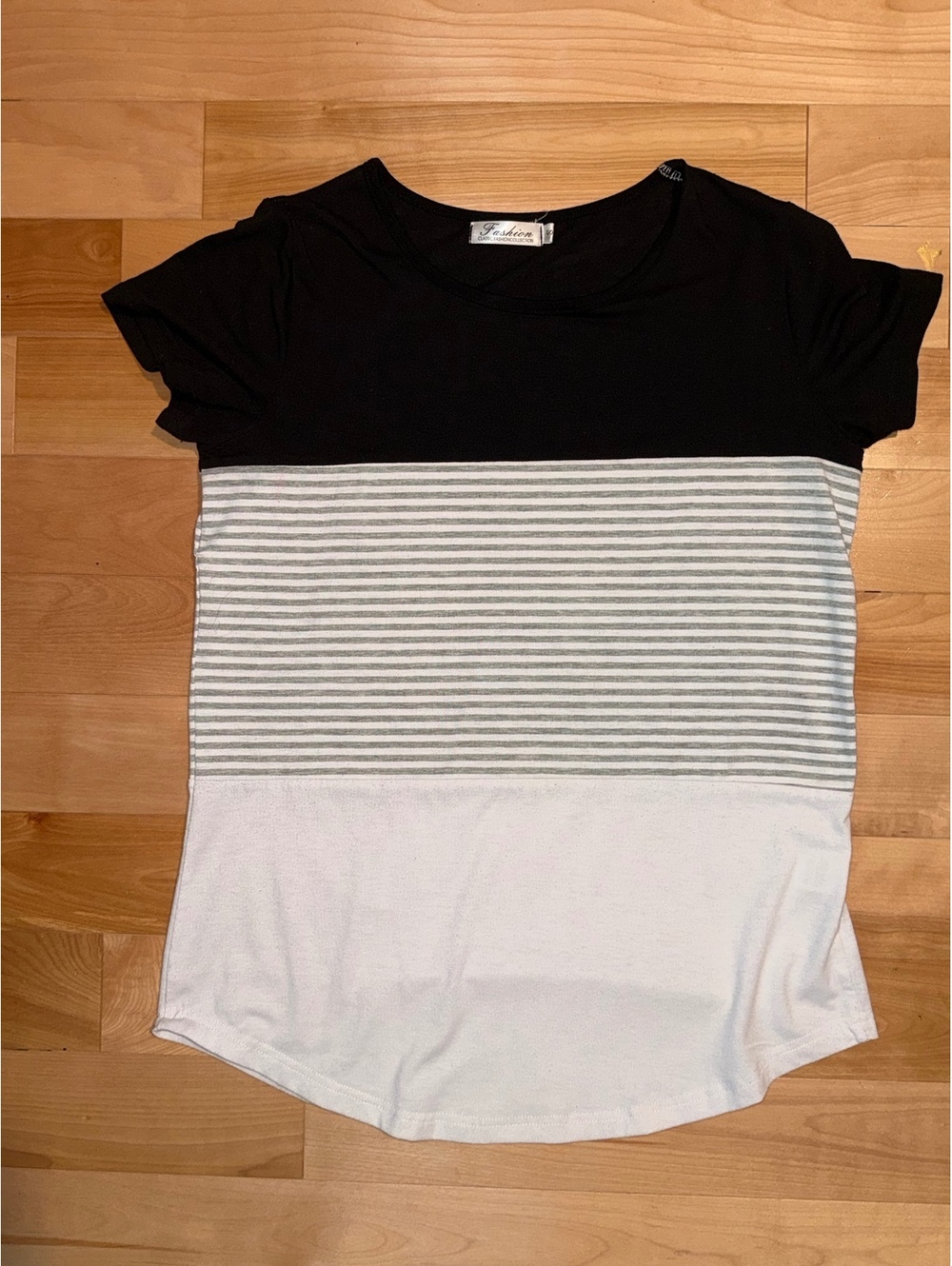Fashion Classic Fashion Collection Women's Black and White Colorblock Short-Slee